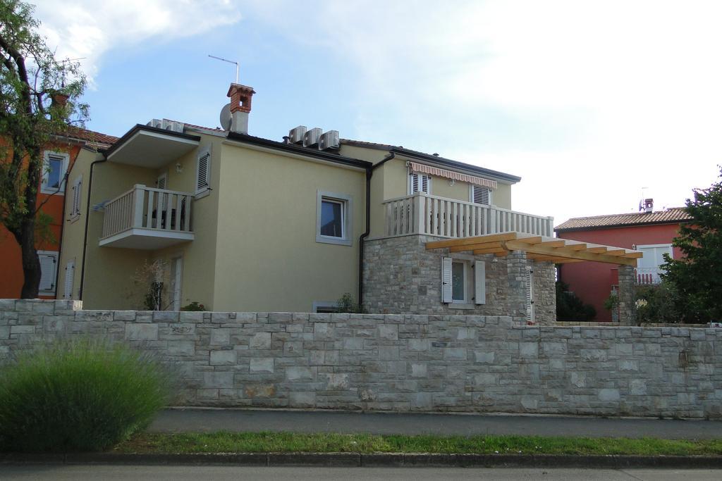 Apartments Villa Ela Умаг Экстерьер фото